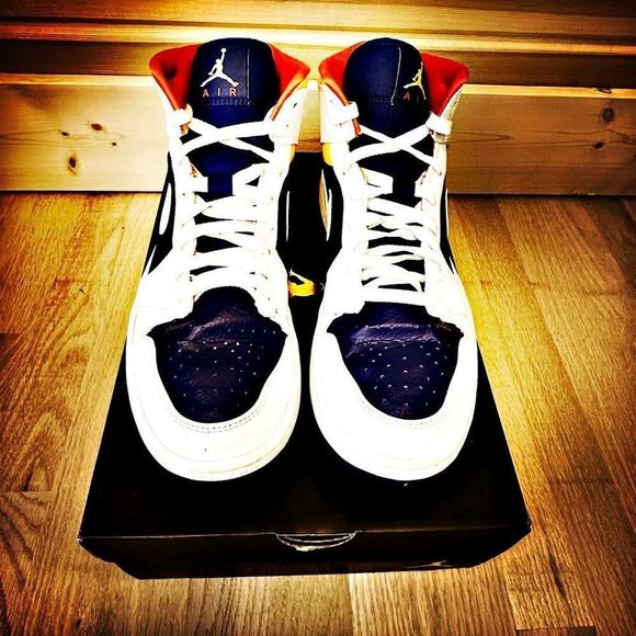 Jordan 1 Mid ‘White Deep Royal Blue’ - Picture 5 of 7